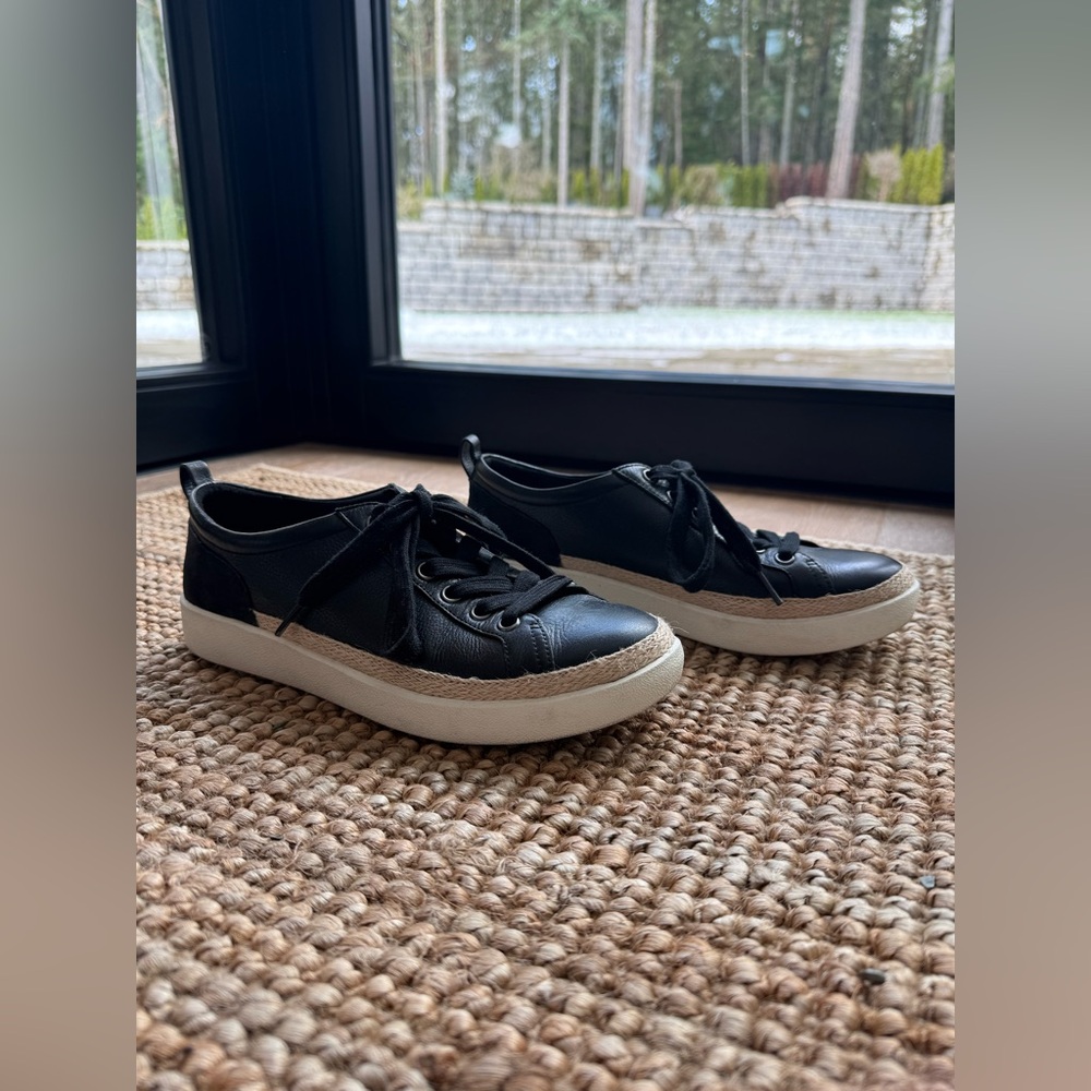 Vionic Black Leather Sneakers